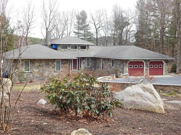 2nd image of 51 Rainbow Dr