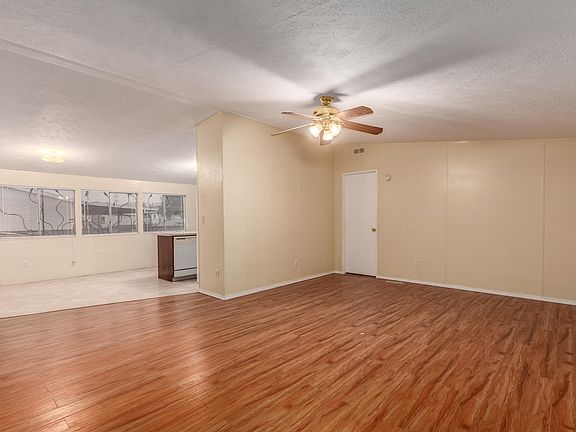 4th image of 5775 S Vine Ave