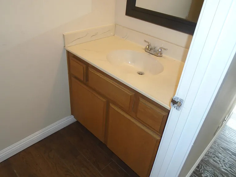 239 W Dexter St #E — Photo 9