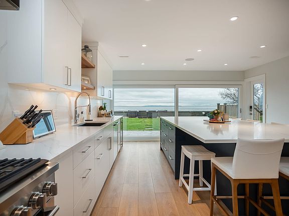 4th image of 1584 Beach Grove Rd