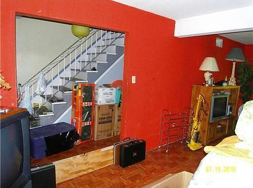 5th image of 521 E Loyola Dr