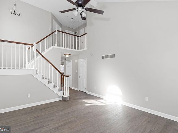 4th image of 8 Forest Glen Ct
