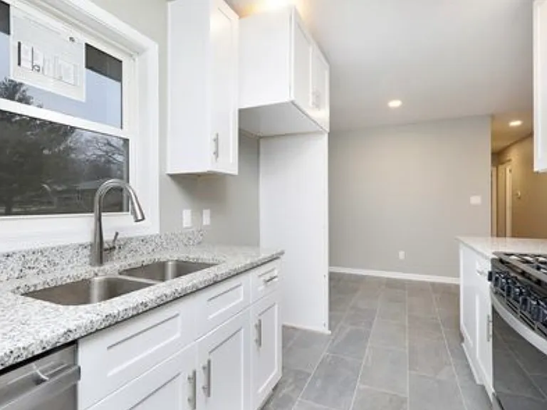 212 Thornton Ave — Photo 19