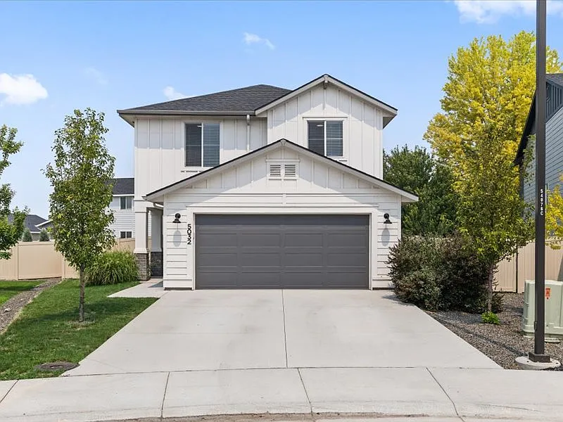 4 bed, 2.5 bath, 2191 sqft, $2,795 — Photo 1