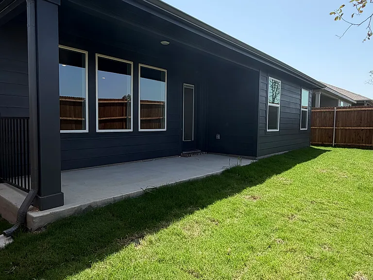 3329 Catamount Dr — Photo 4