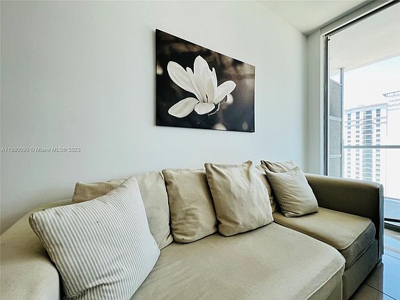 4th image of 1111 SW 1st Ave APT 3024