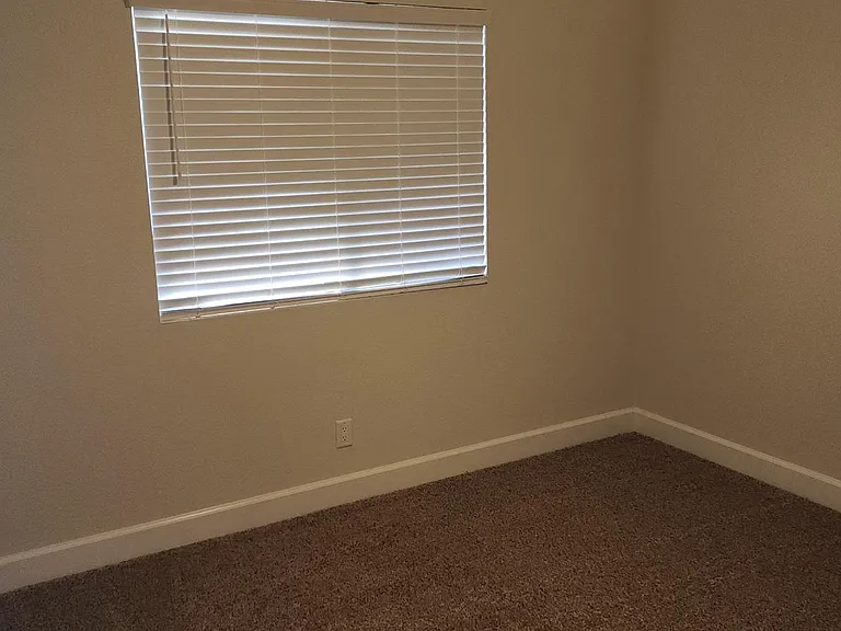 2090 N Berkeley Ave — Photo 9