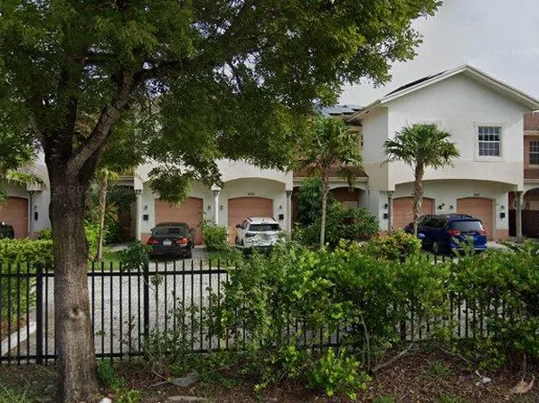 852 NW 9th St, Hallandale Beach, FL 33009