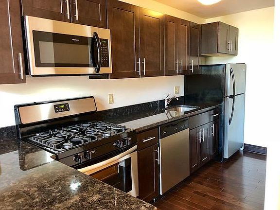 4th image of 1311 Lombard St APT 206