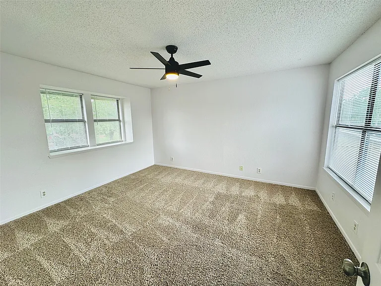 1002 Ridgemont St — Photo 18
