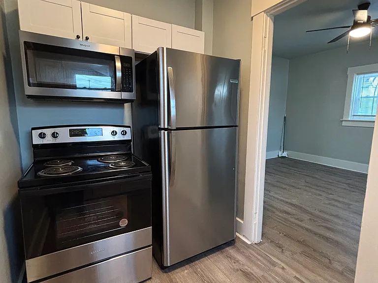 211 E Main St #3 — Photo 2