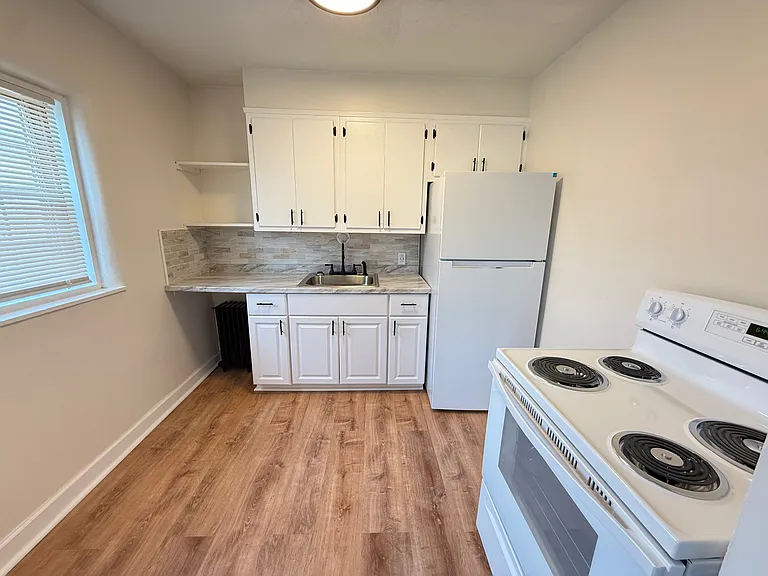 111 Colton Ave — Photo 2
