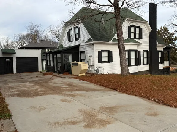 215 W Meadow St, Fayetteville, AR 72701