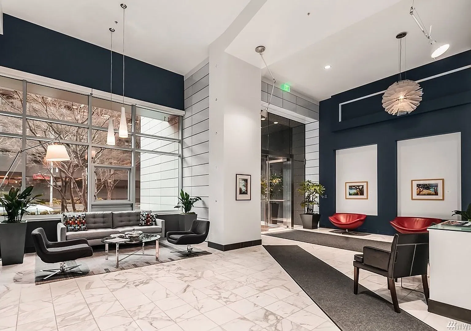 Views Views Views Floor to ceiling windows and views of Puget Sound! — Photo 2