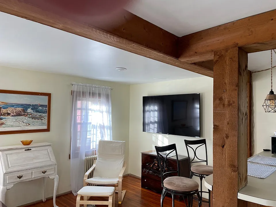 28 Byrnes St #1