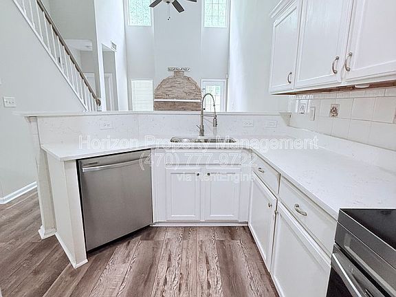 4th image of 51 Hampton Dr