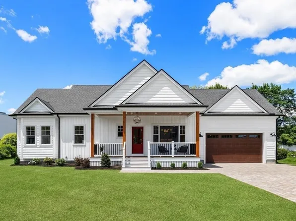 28 Marlboro Rd, Woburn, MA 01801