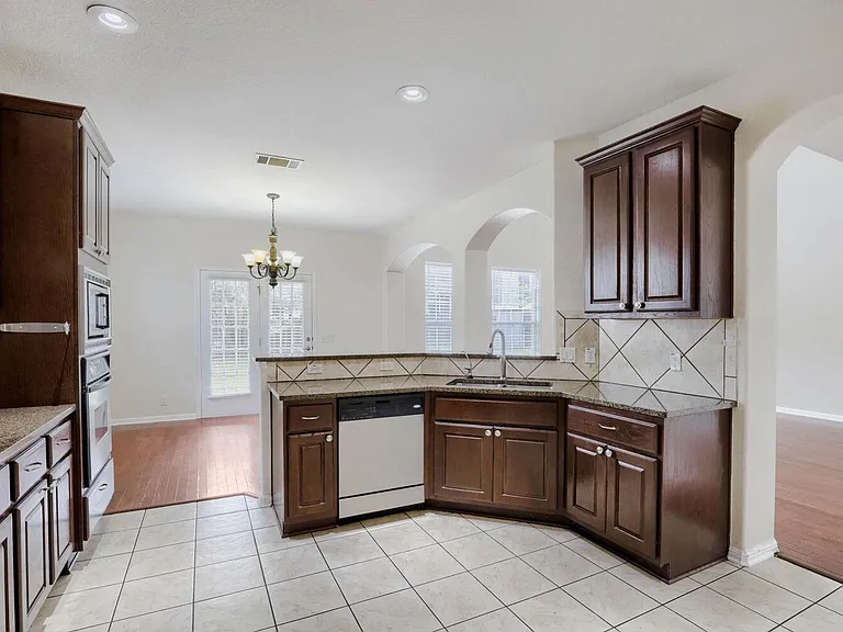 3817 Links Ln — Photo 10