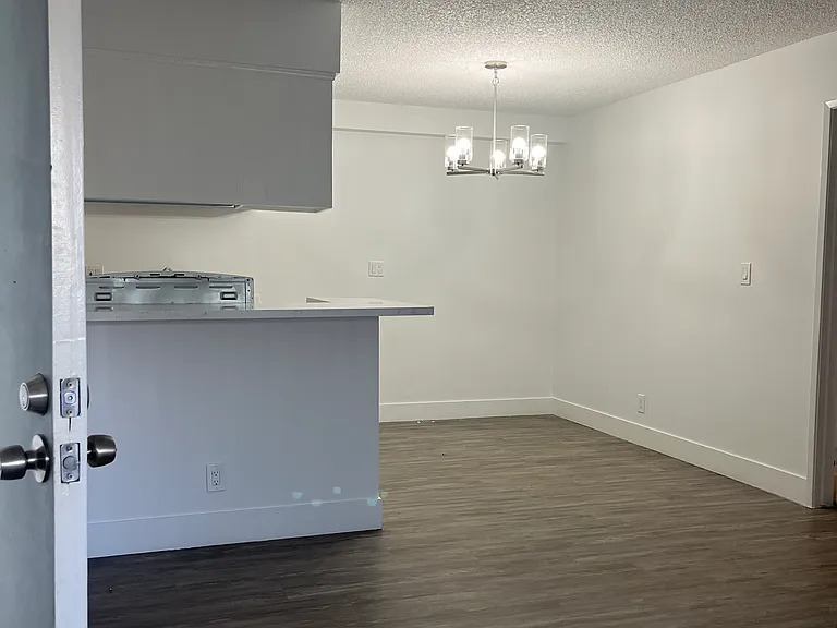Park West Apartments — Photo 18