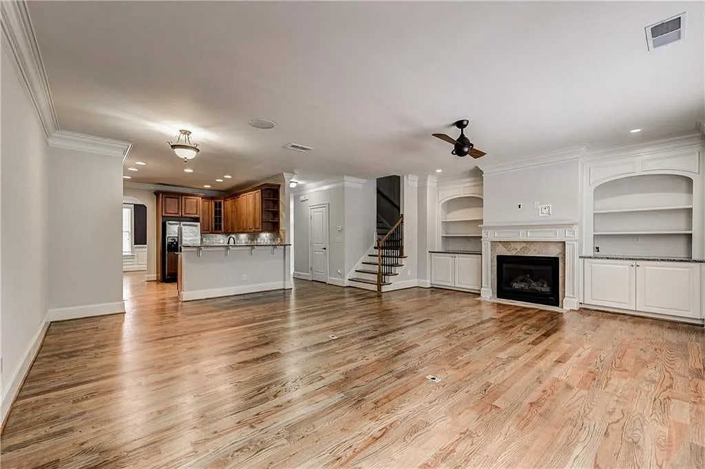 4 bed, 3.5 bath, 2916 sqft, $4,000 — Photo 2