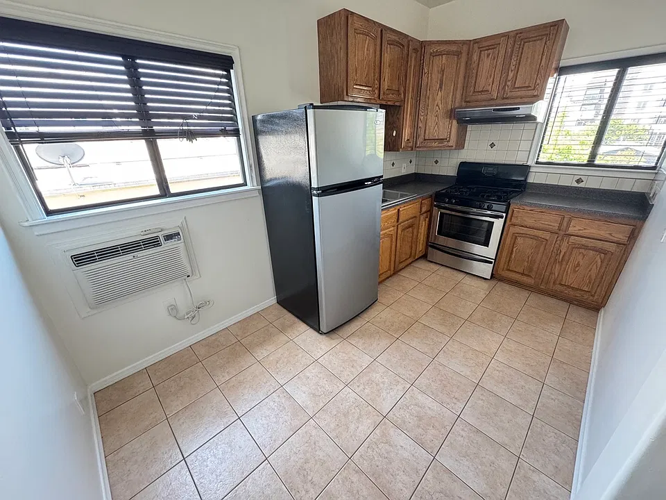 1341 N Bronson Ave #7