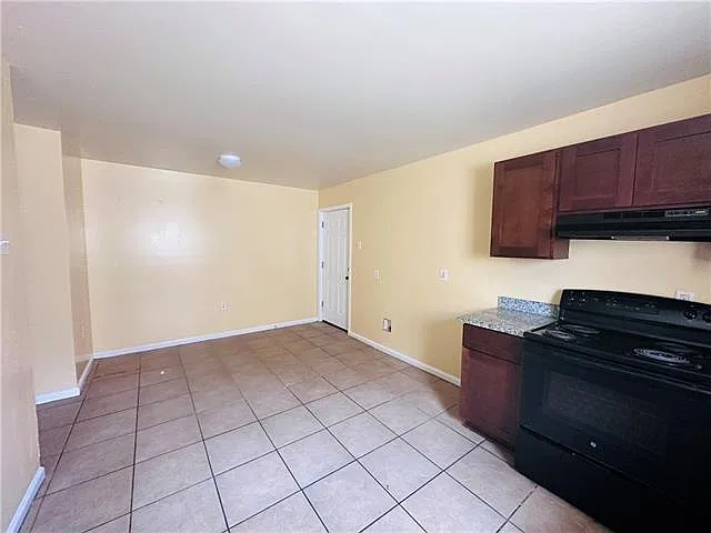 3 bed, 1.5 bath, 1301 sqft, $1,500 — Photo 4