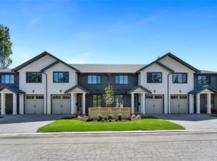 3333 Henderson Rd #2, Oak Bay, BC V8Z3P3