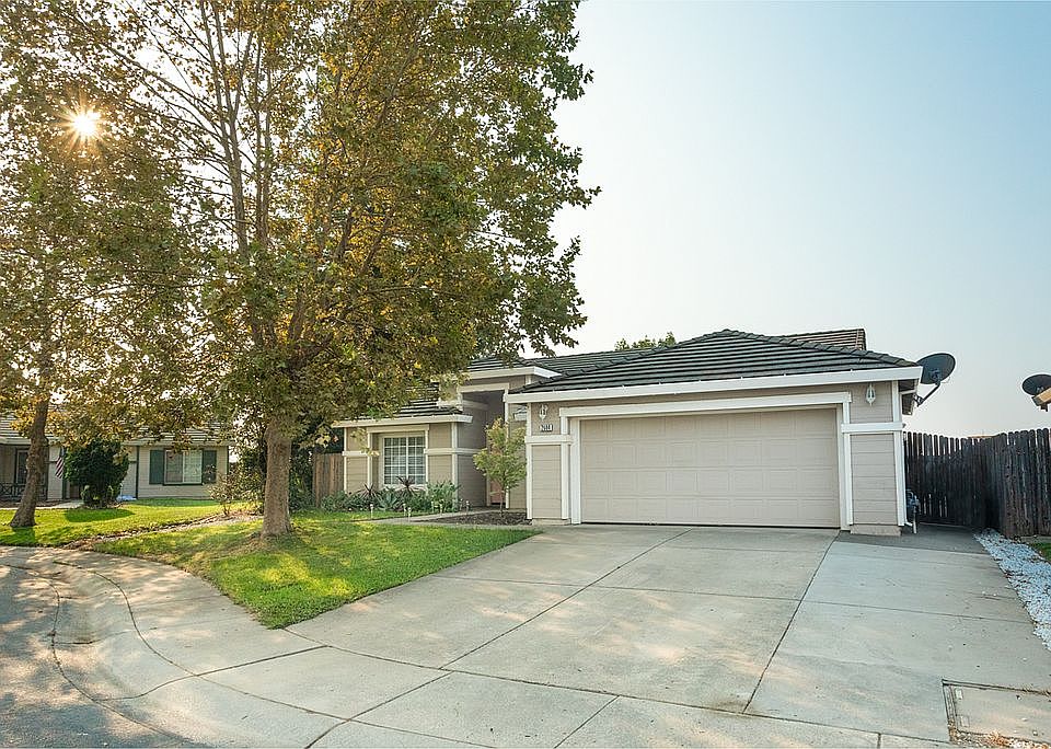 1st image of 2684 Drummond Dr