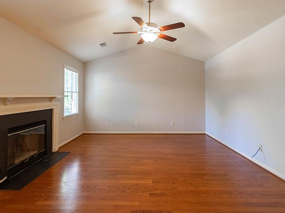 3rd image of 142 Fairoaks Dr