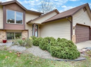 1860 Covington Ln, Eagan, MN 55122