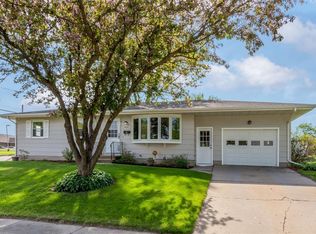 420 La Salle Dr SW, Cedar Rapids, IA 52404