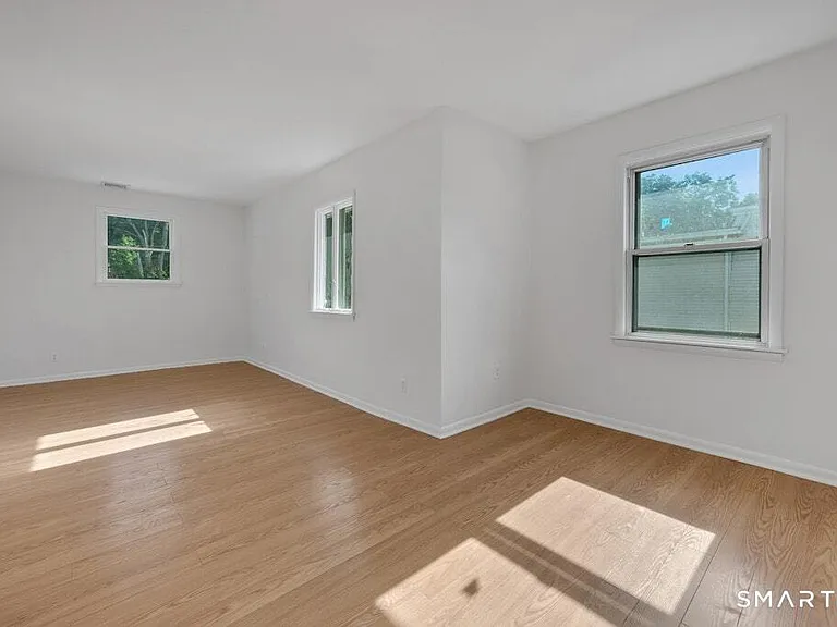 2743 Boston Post Rd — Photo 16