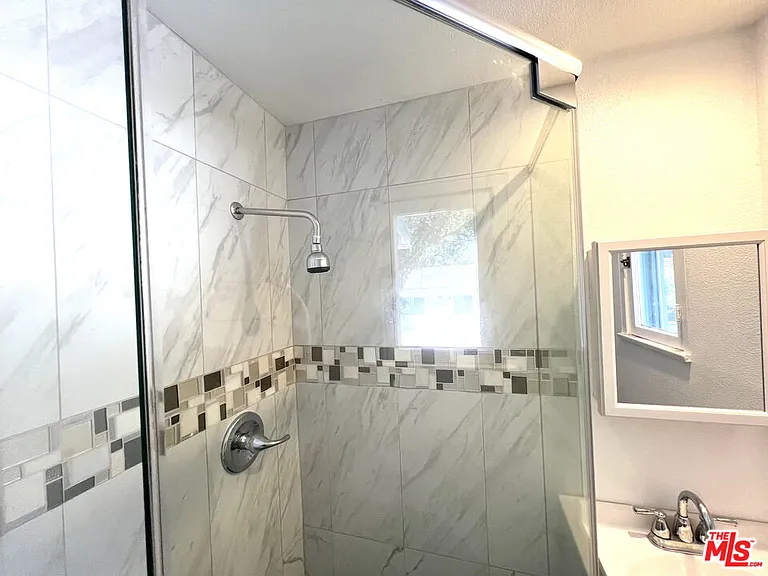 1828 S Gramercy Pl #1/4 — Photo 11