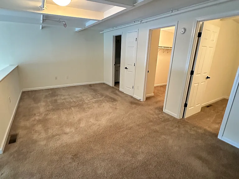 221 Glen St. — Photo 10