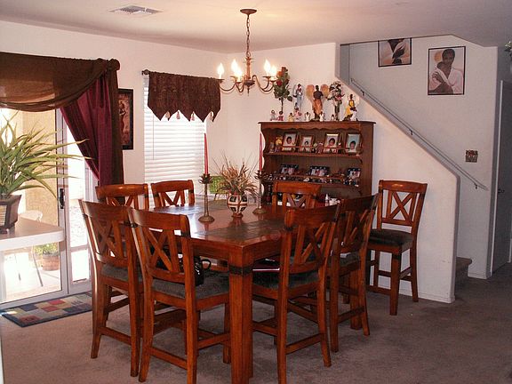 FAMILY OR DINING RM