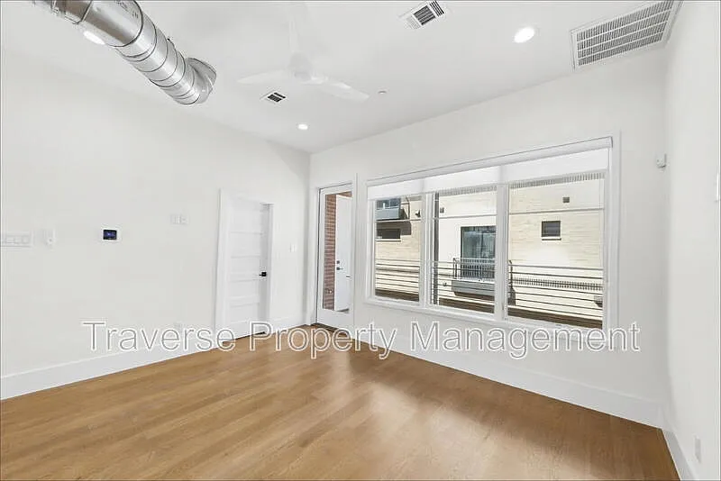 3 bed, 3.5 bath, 1986 sqft, $3,495 — Photo 3
