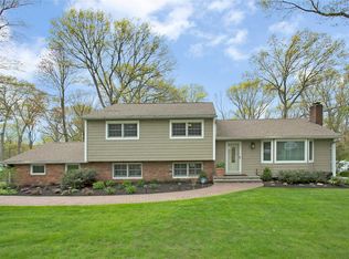 9 Connelly Rd, Huntington, NY 11743