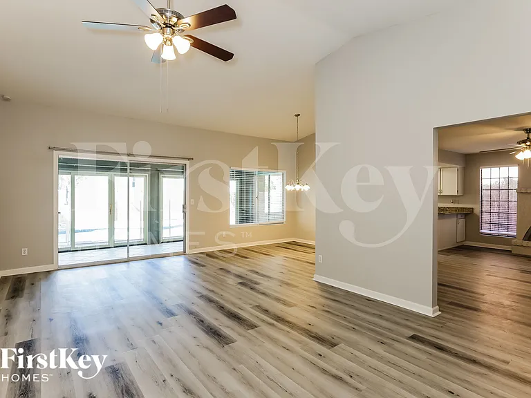 10632 N 39th Ave — Photo 3