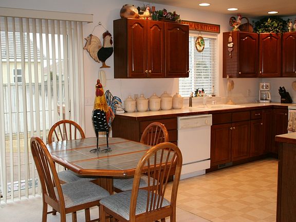 5th image of 223 S Pinyon Ct