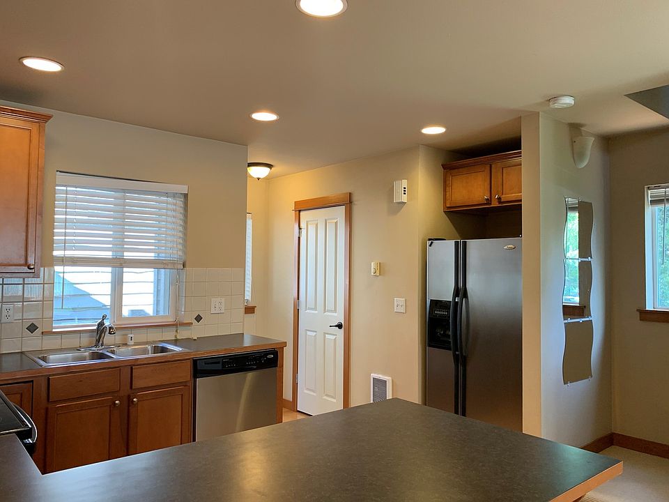 1st image of 3312 NE 123rd St APT C