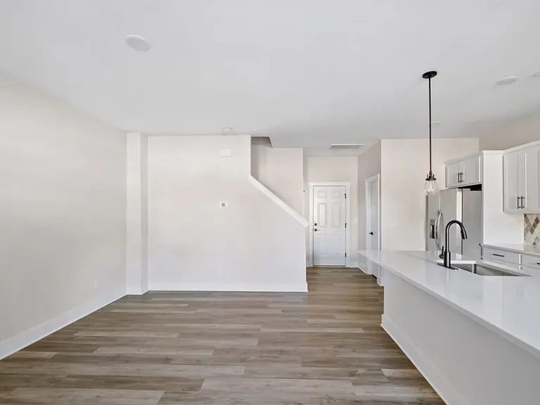 650 Melville Dr — Photo 8