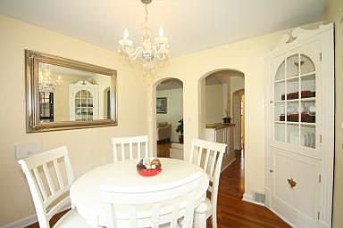 4th image of 824 Warrington Pl