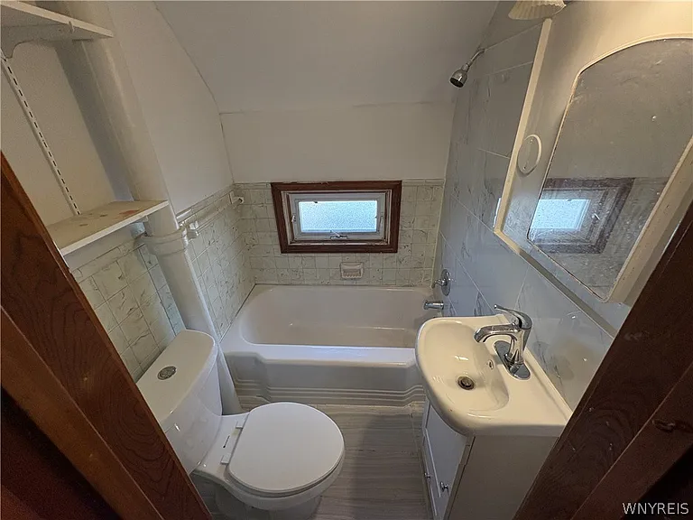 143 Reo Ave — Photo 7