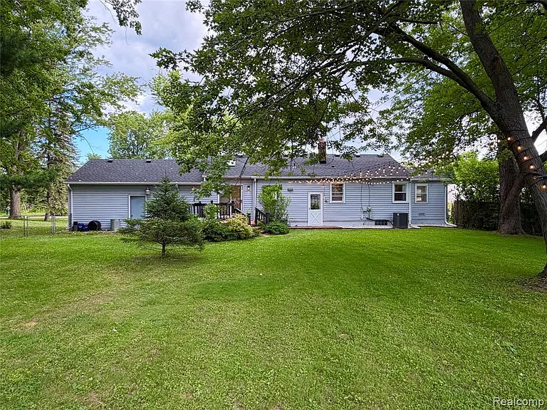 306 Michelson Rd — Photo 26