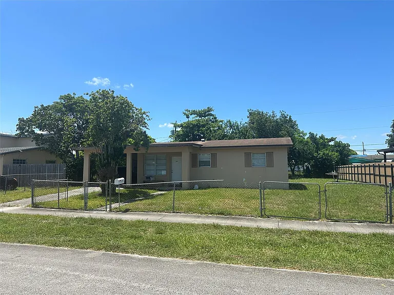 10741 SW 150th Ter — Photo 3