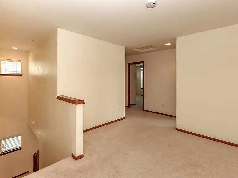 1187 Swan Loop — Photo 33