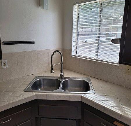 3rd image of 1627 Pine St #B