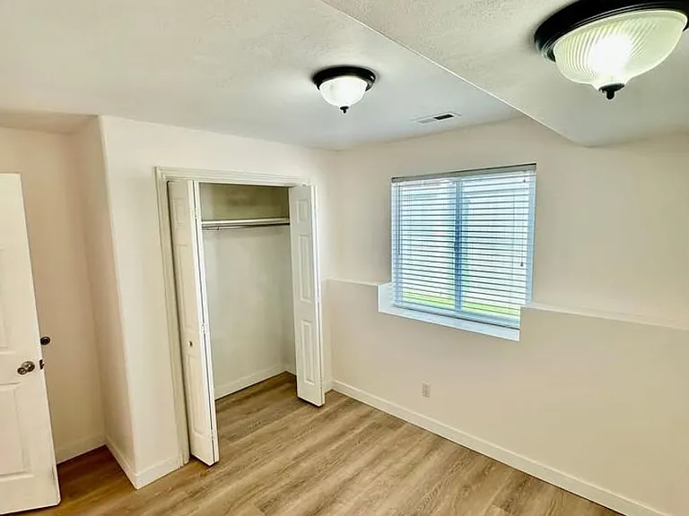 537 N 400 W — Photo 14