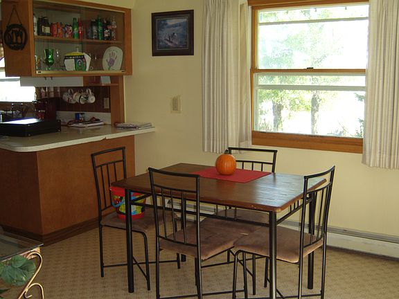 3rd image of 424 Birchwood Hts