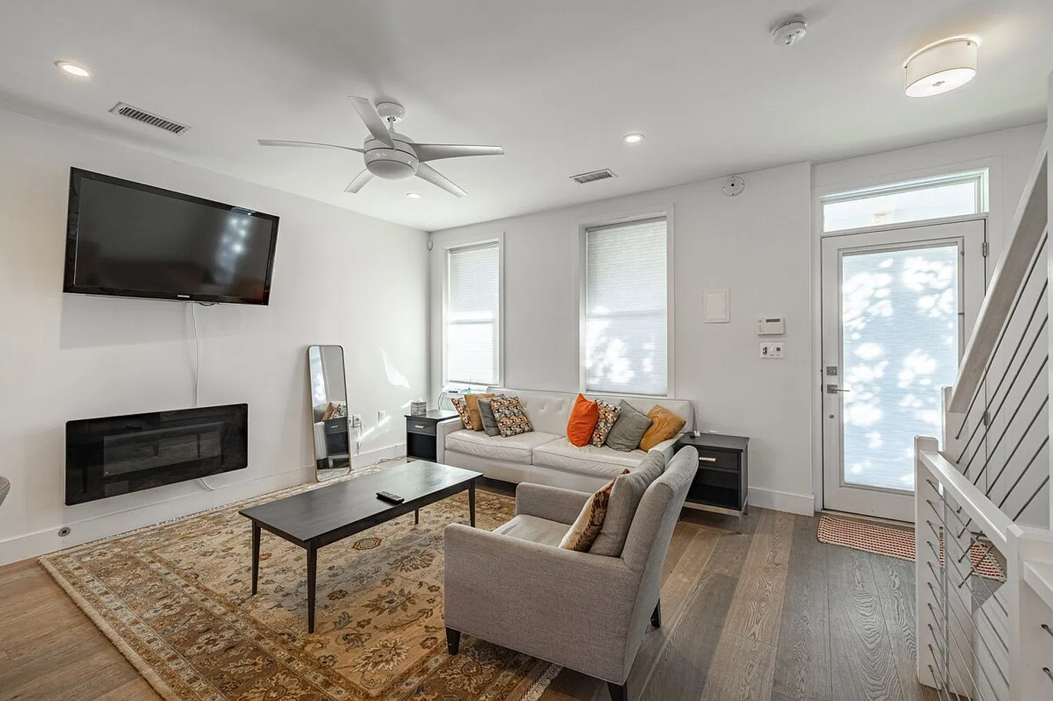 4 bed, 2.0 bath, $10,036 — Photo 1